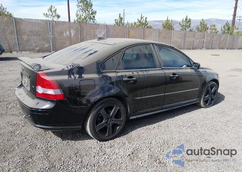 2005 Volvo S40 T5 z USA, uszkodzony, nr VIN YV1MS682552103103